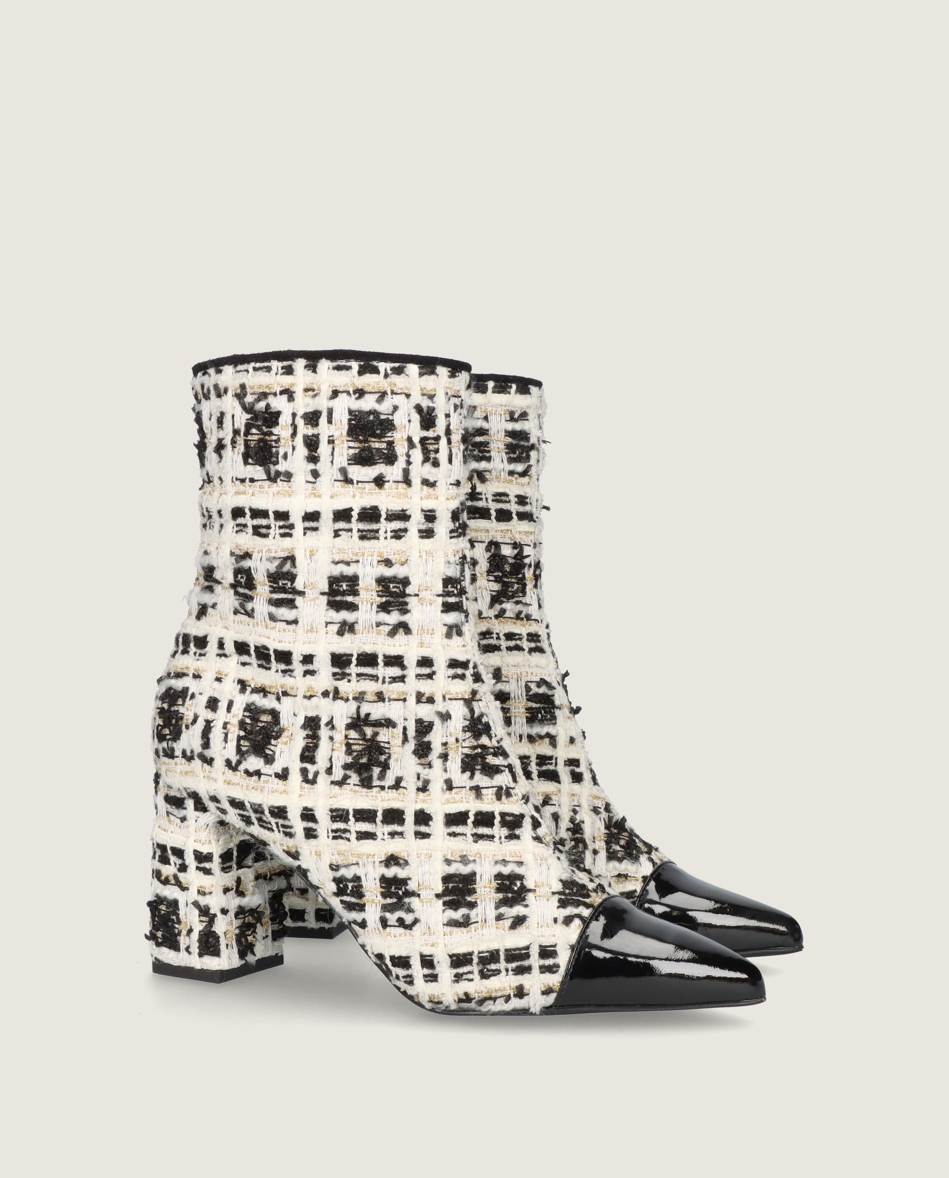 Botines Renata Negros Tejidos