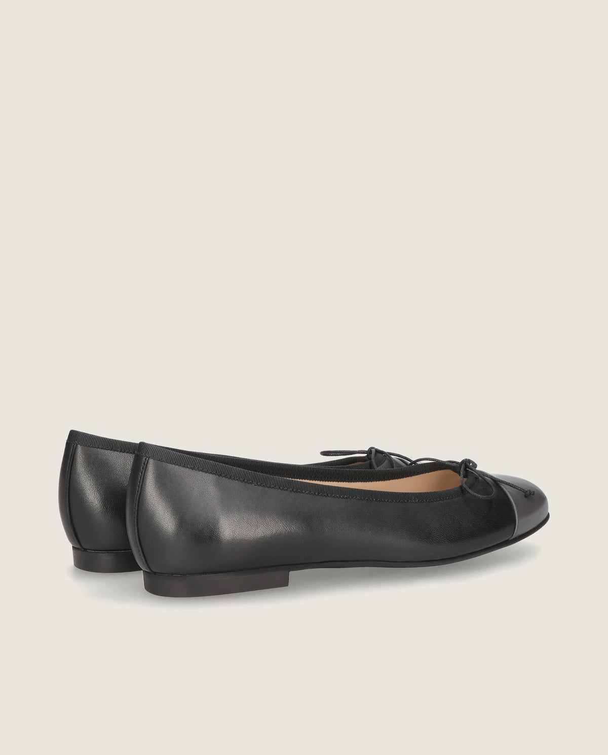 Audrey ballerina in schwarzem leder
