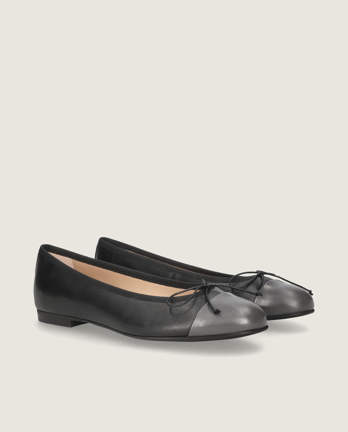 Audrey ballerina in schwarzem leder
