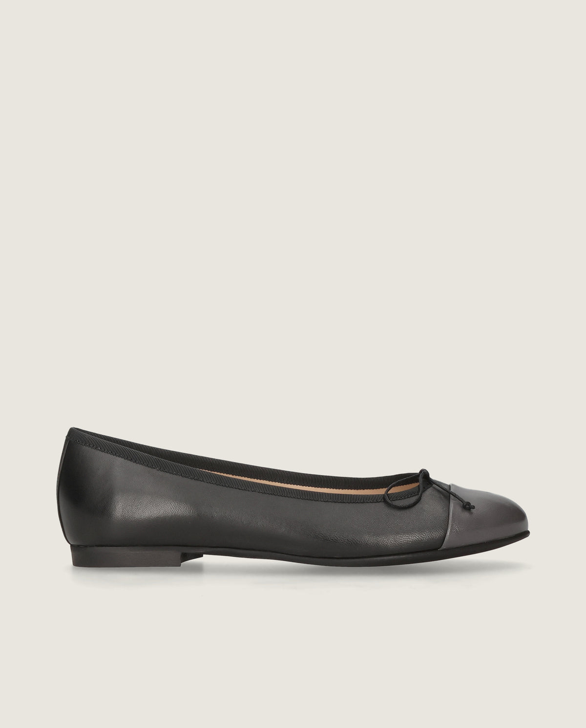 Audrey ballerina in schwarzem leder