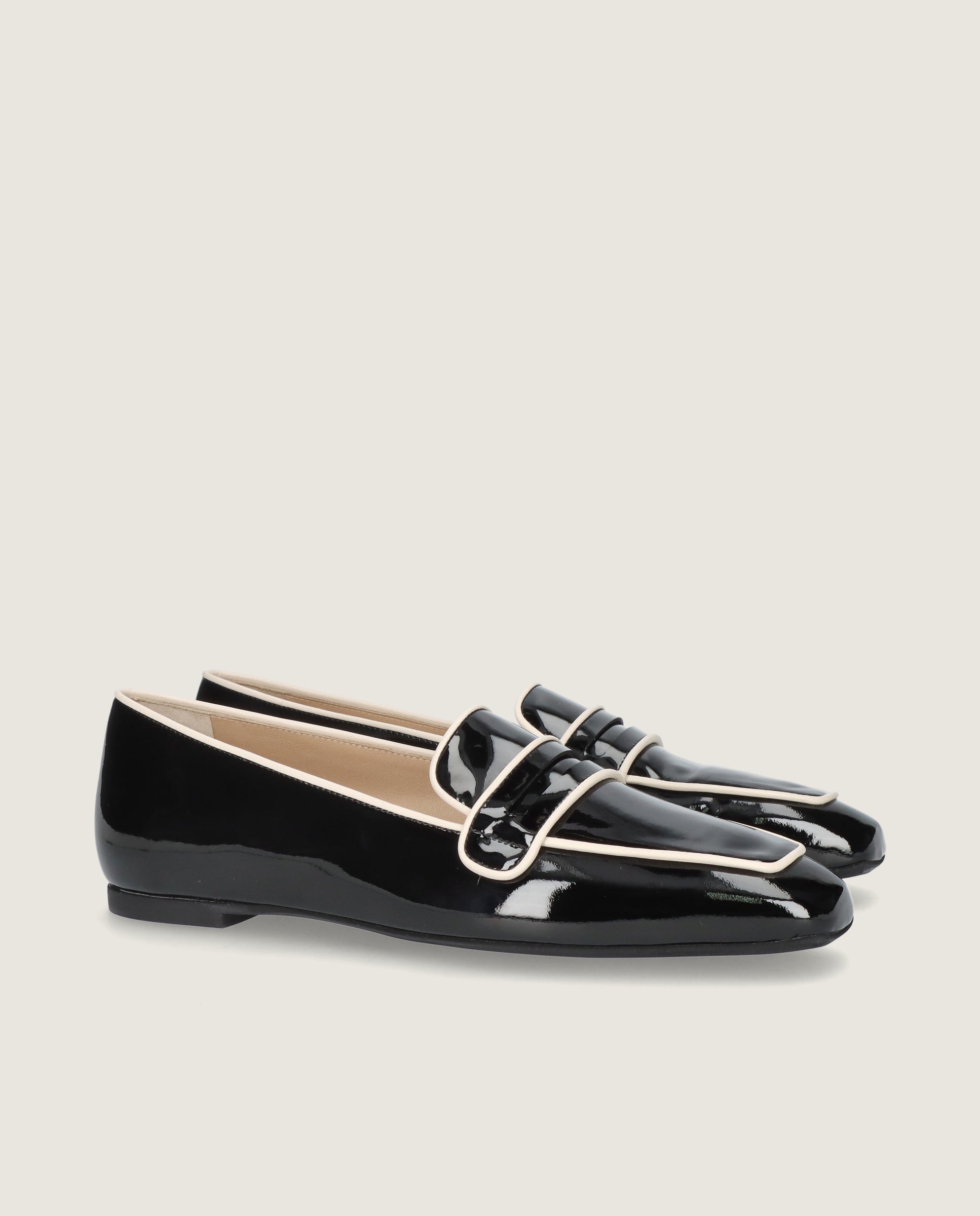 Loafers Camille Negros Charol