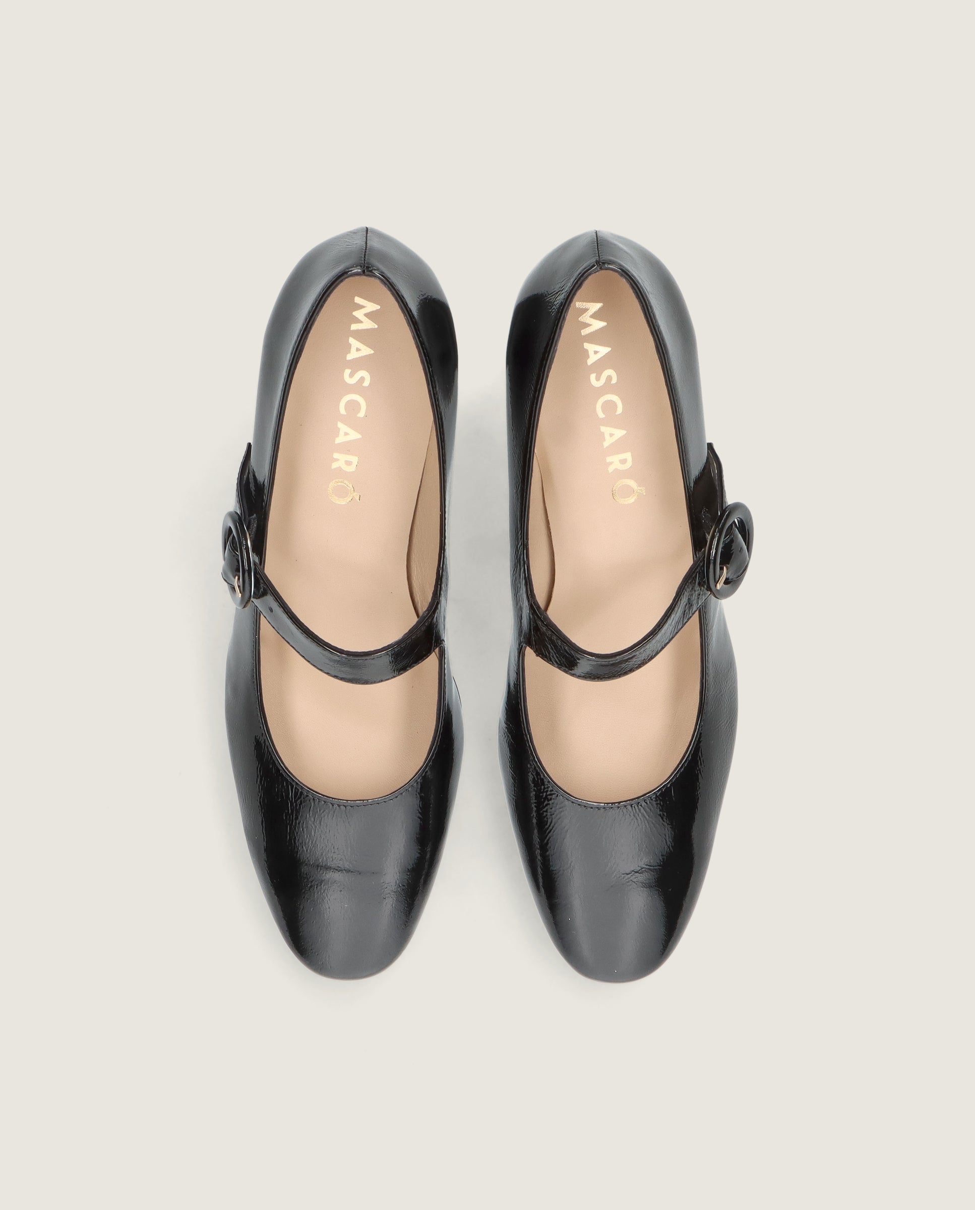 Salon Freja Negros Charol