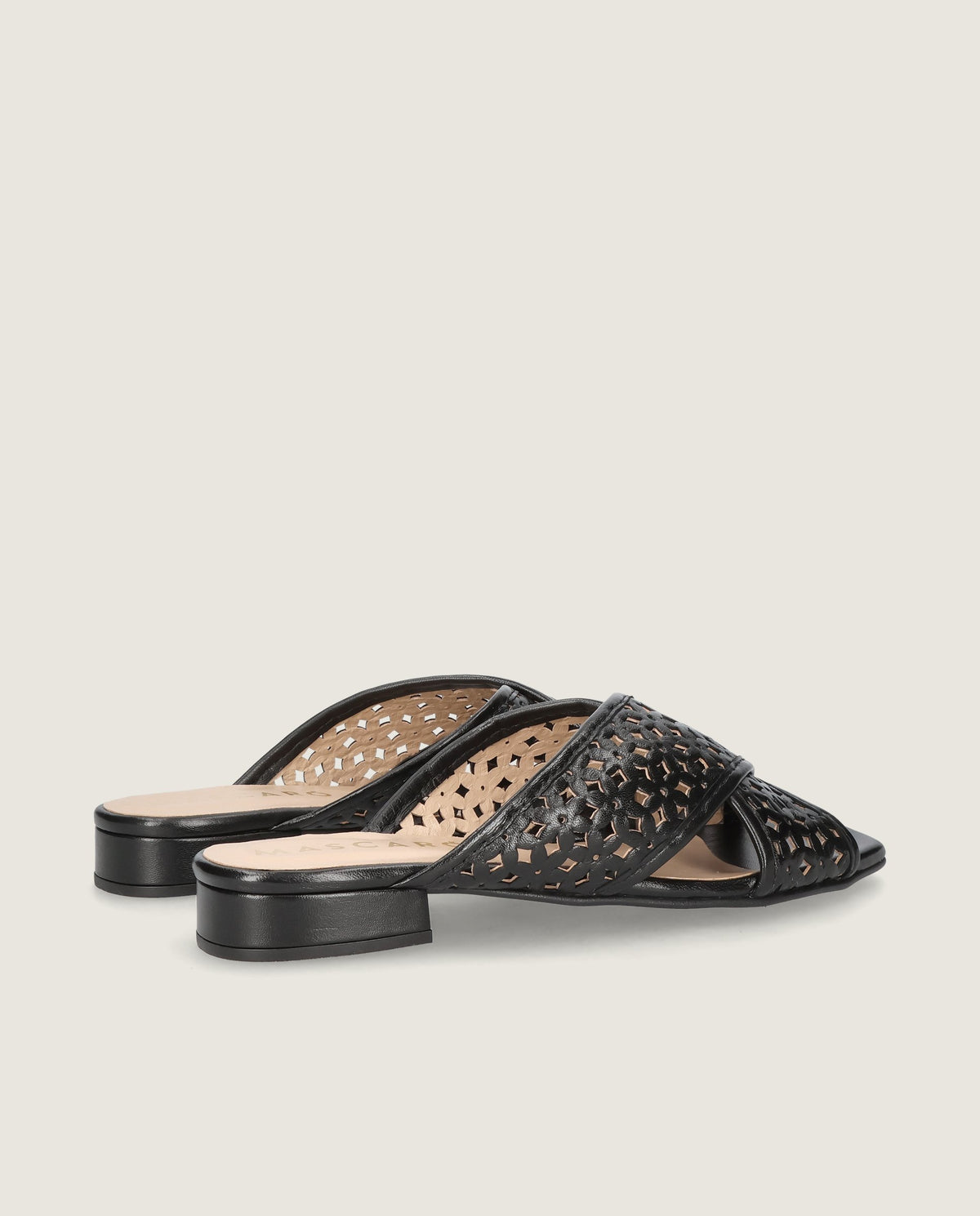 Eva Sandal in black leather