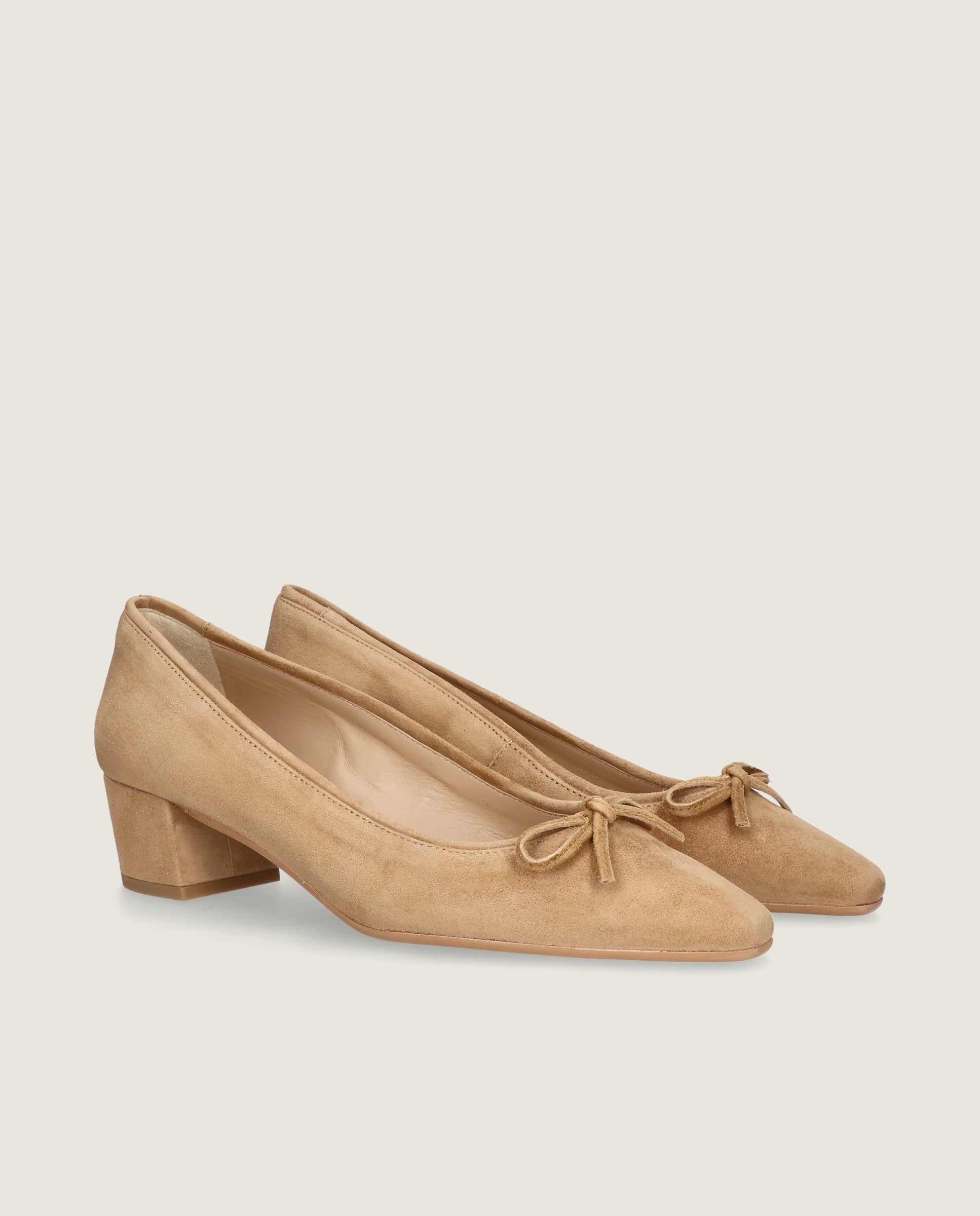 Image of Greta pump in tan suede by Mascaro