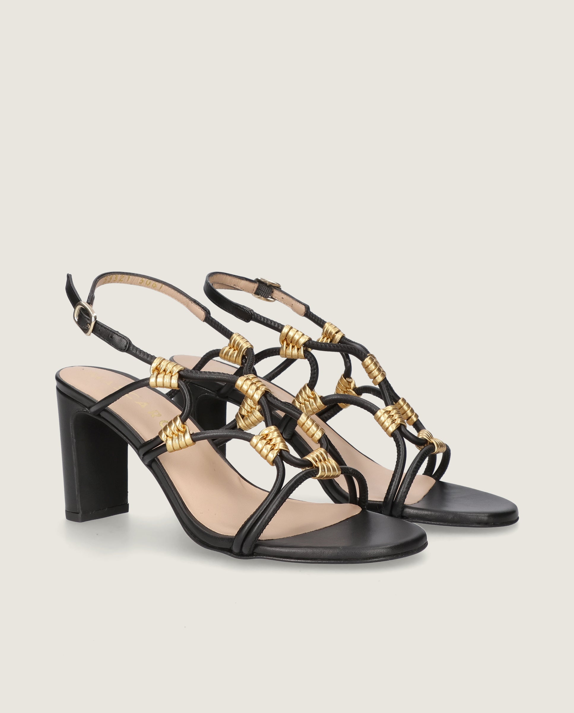 Imagen de Sandalias Clarice Negros Piel por Mascaro