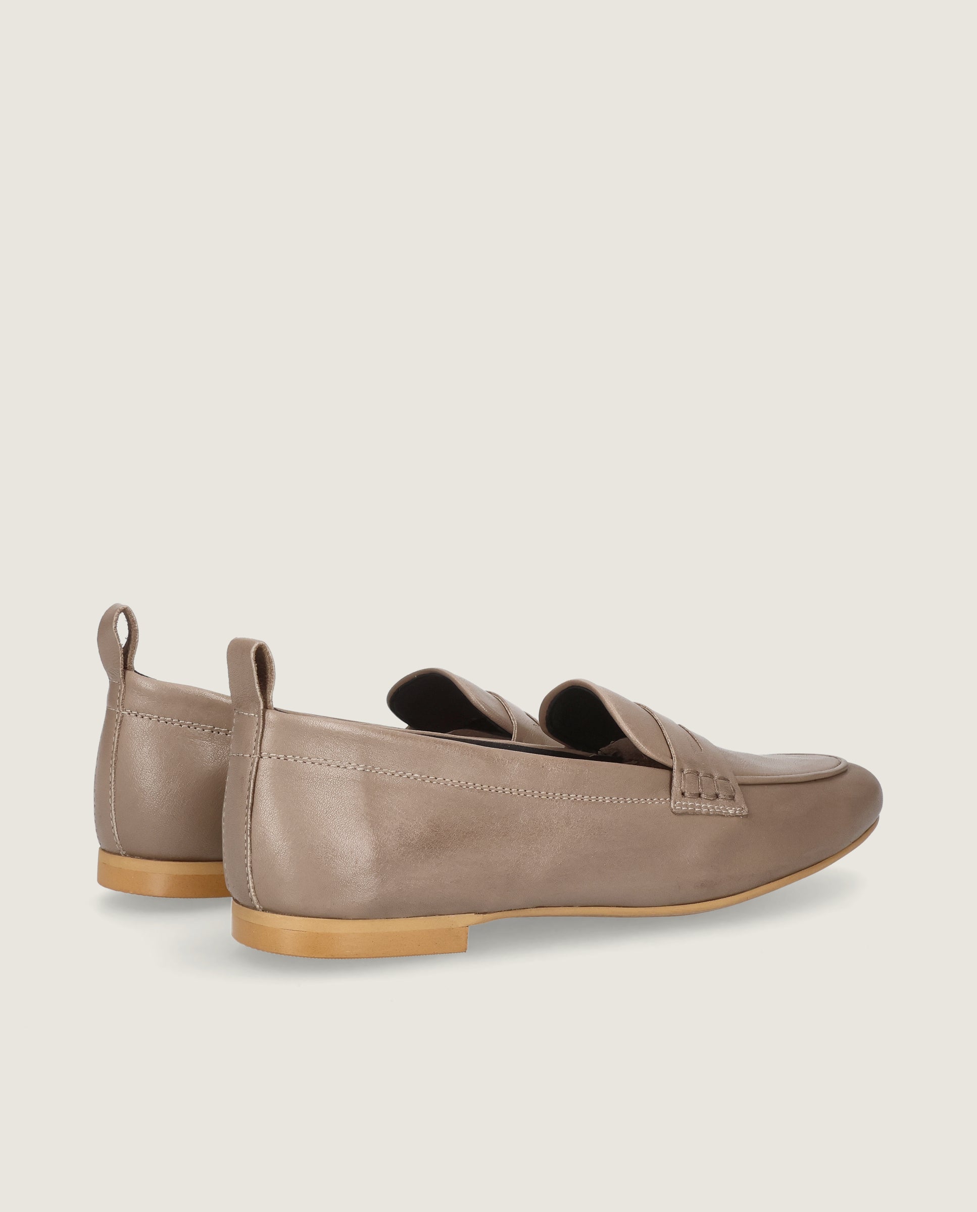 Loafer Aisha in taupefarbenem Leder