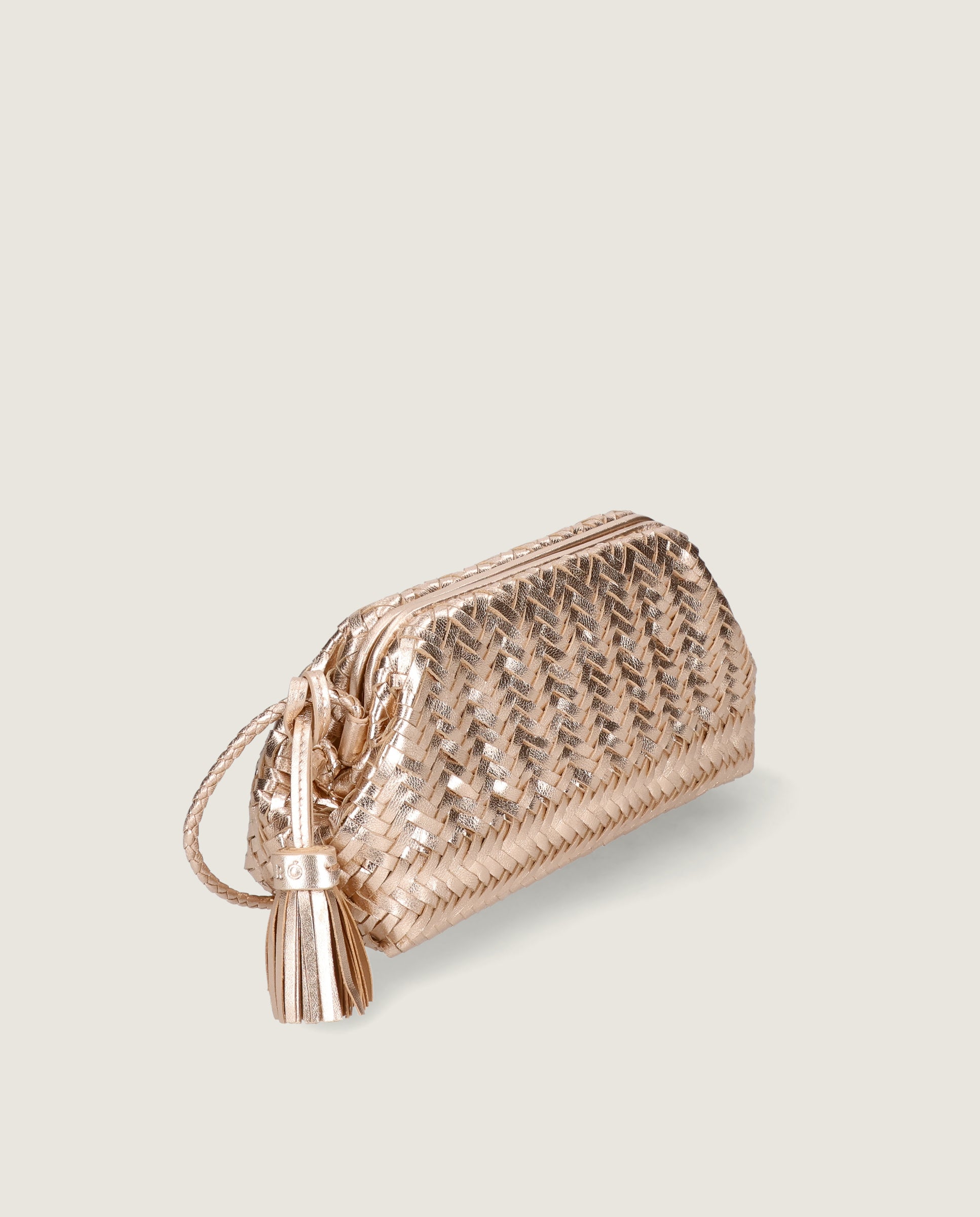 Clutch aus nudefarbenem und goldfarbenem Leder