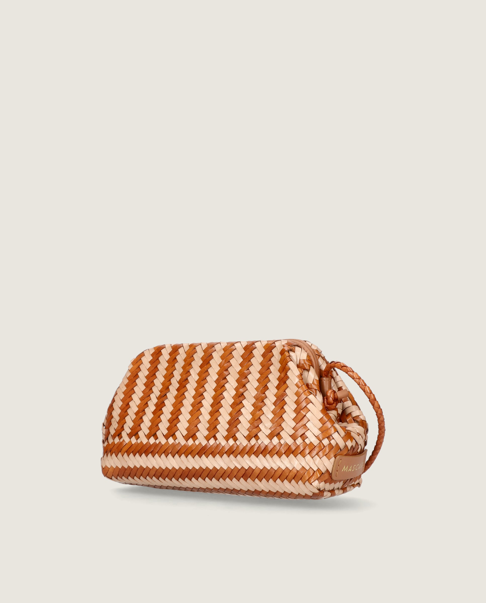 Bolso trenzado en piel marrón